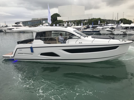 Sealine C390